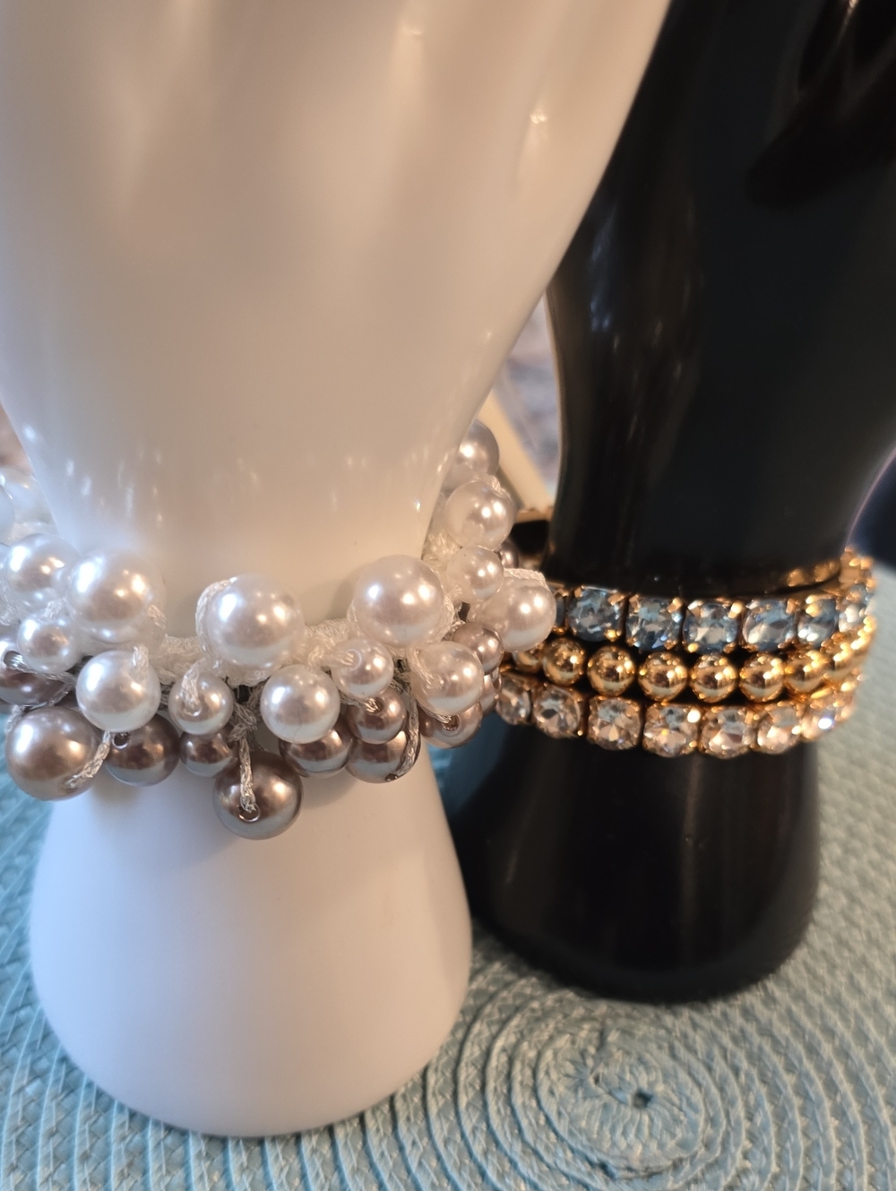 EMBERLY BRAND WOMEN'S BEAUTIFUL FASHION JEWELRY STRETCH BRACELETS BUNDLE
